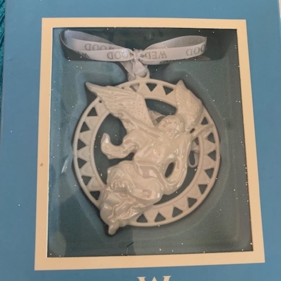 Wedgewood Angel Luster Holiday Christmas Ornament - Picture 3 of 8